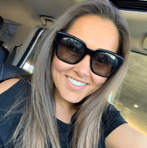 Meet your Posher, Chloe